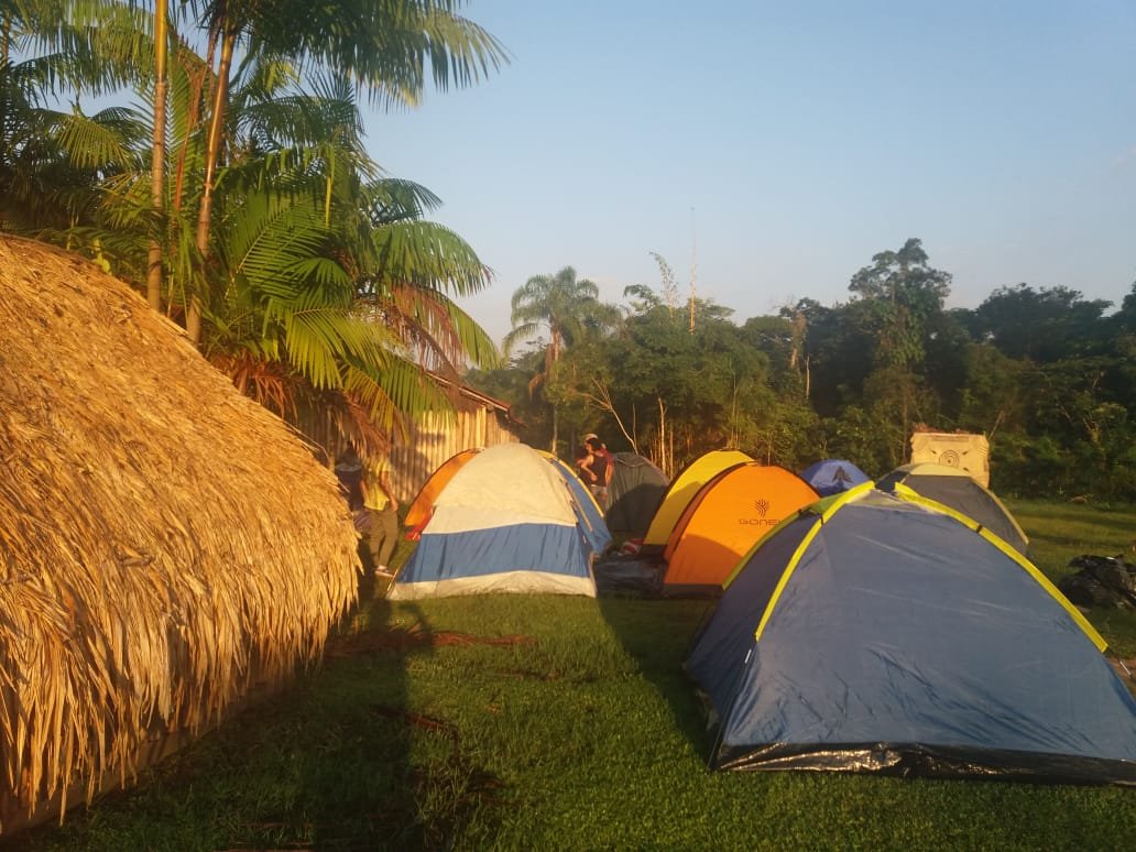 Área de Camping e Ônibus